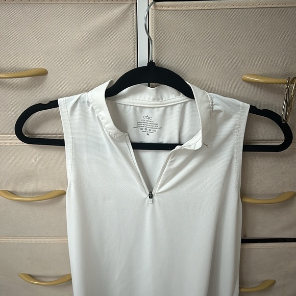 Sleeveless Mock Neck Golf/Tennis Top - Picture 2 of 3